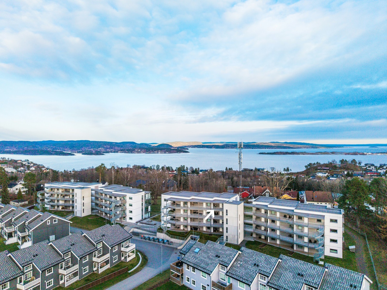 Andreas Rasch Wegger v/PrivatMegleren Holmestrand ønsker velkommen til Gartneriveien 7! Foto: Kristian T. Bollæren Galleribilde