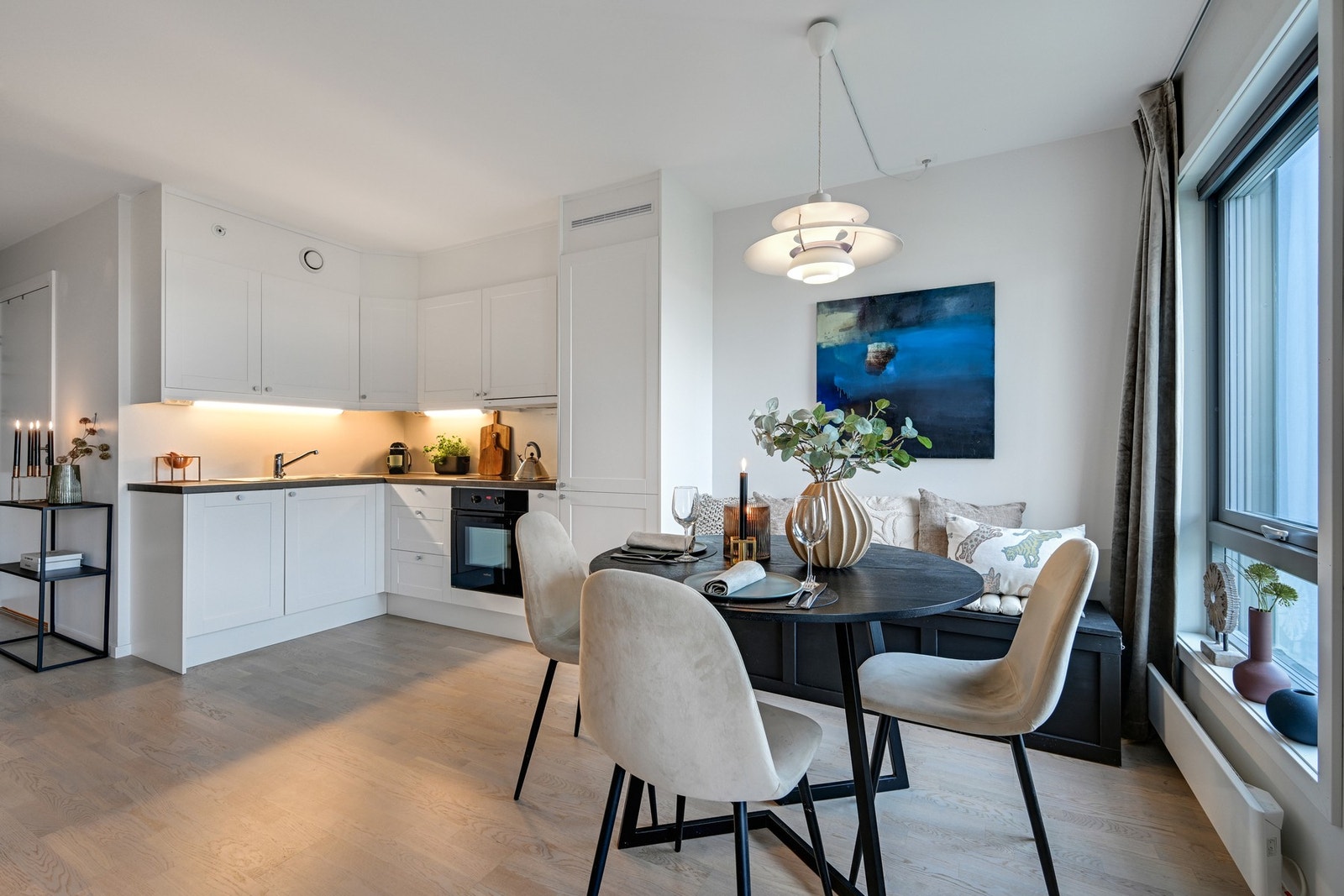 God plass for spisebord i tilknytning til kjøkkenet. Galleribilde