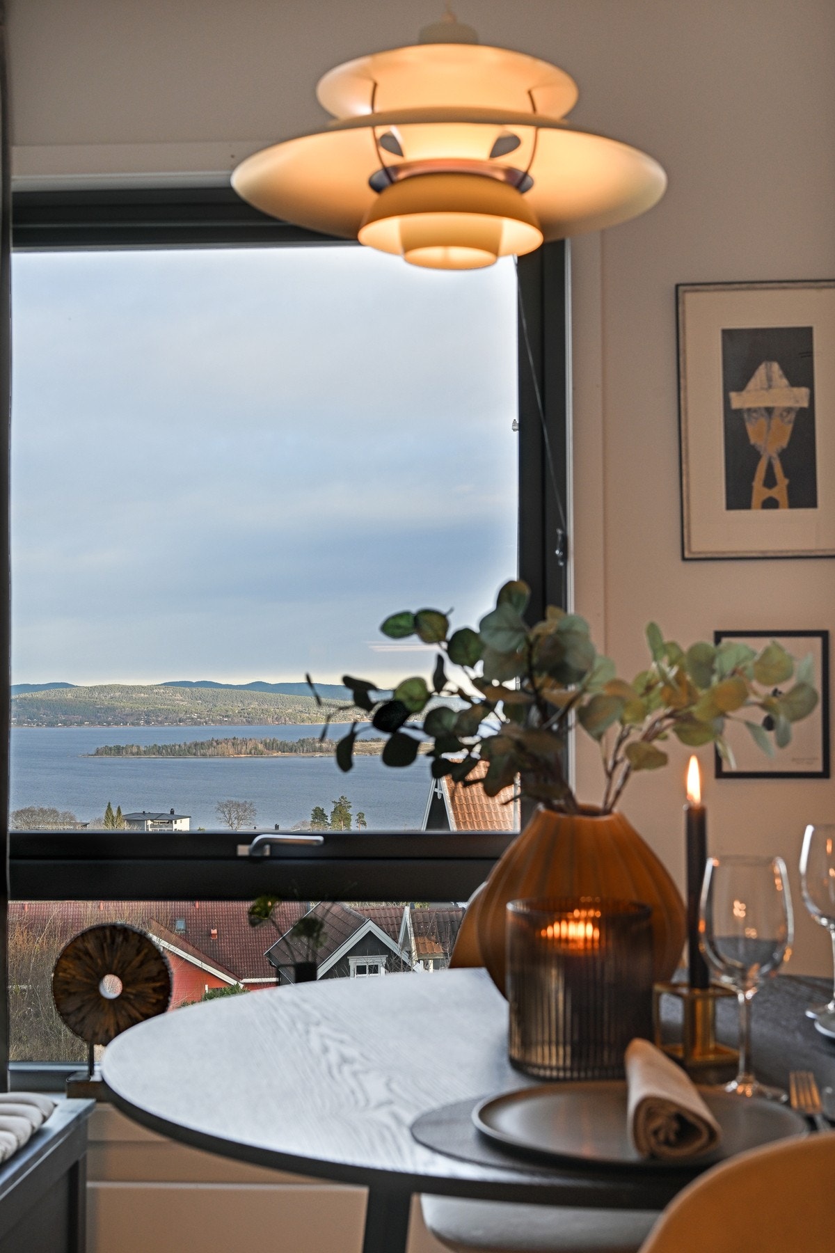 Her kan utsikten nytes ved spisebordet. Galleribilde