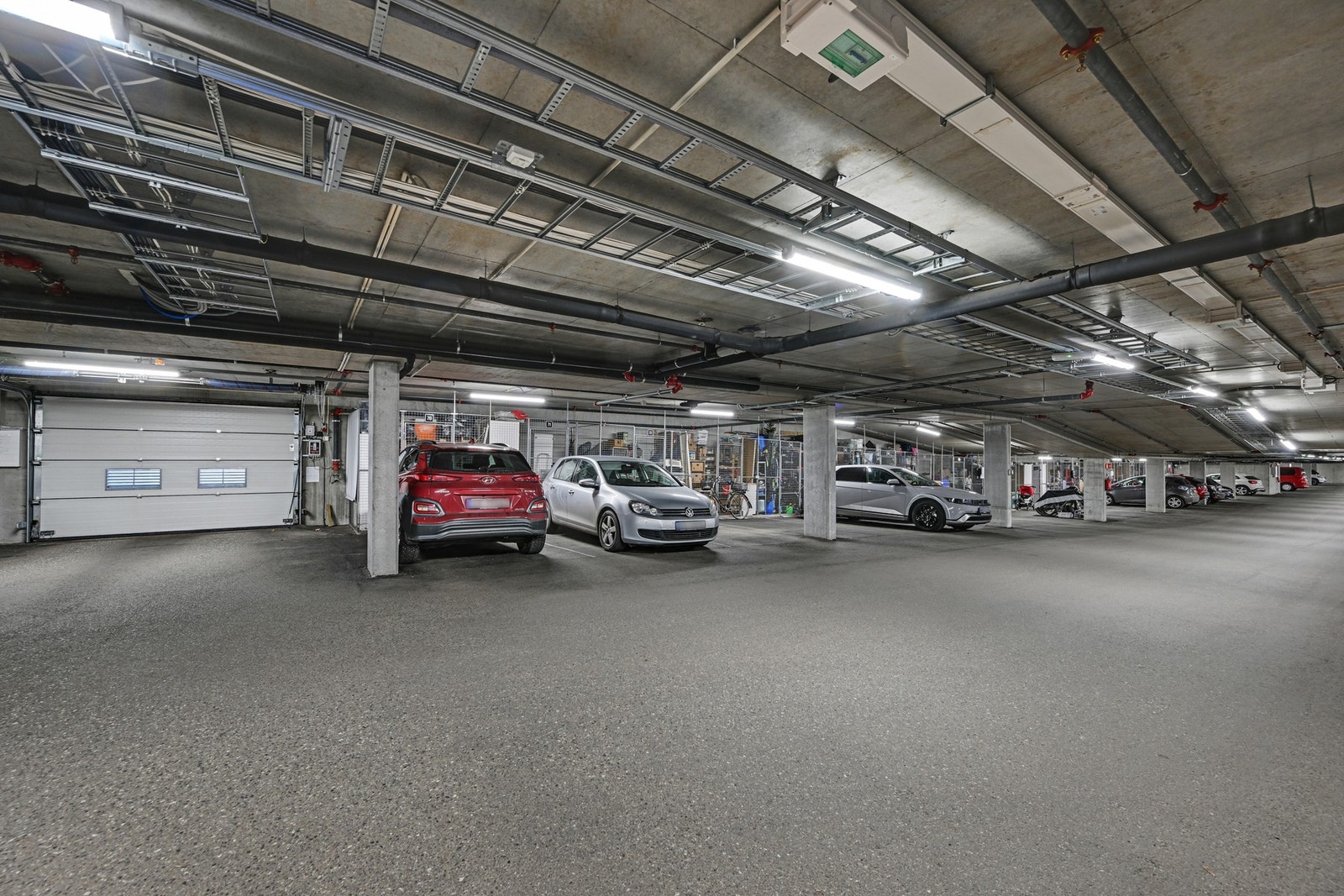 Det medfølger parkeringsplass nr. 71 og nettingbod i felles garasjeanlegg. Galleribilde