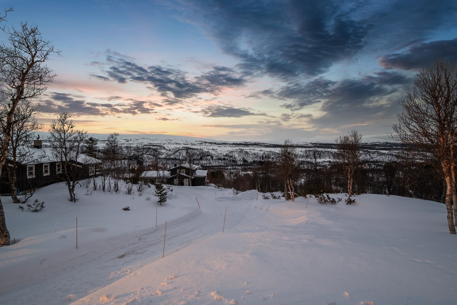 Utsikten er enestående, så her kan du virkelig finne roen mens vakkert landskap nytes til en kaffekopp. Galleribilde