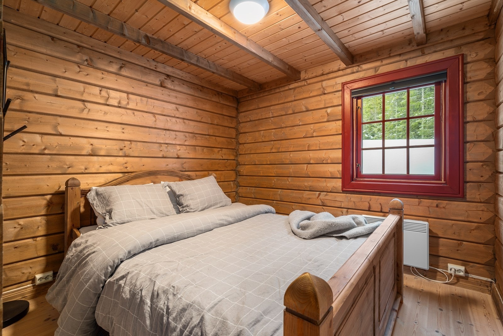 To soverom ligger vegg i vegg, og et areal på ca. 7 kvm gir rom for flere sengeplasser. Galleribilde