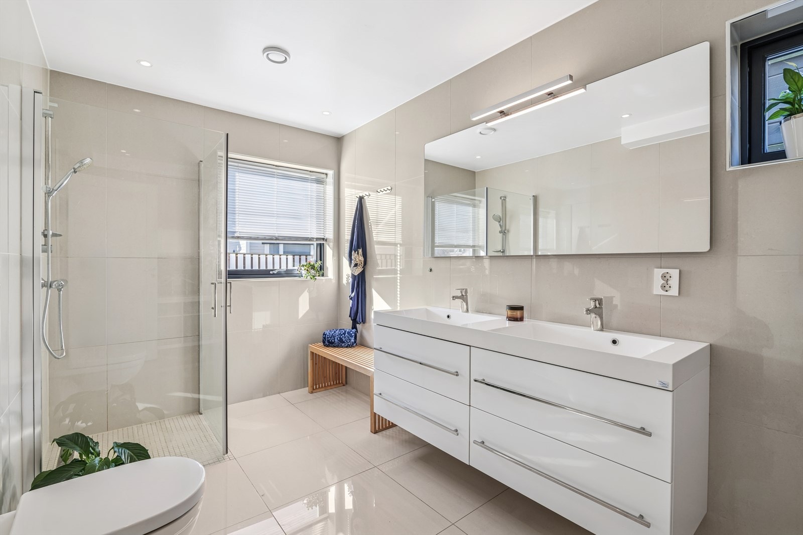 Med stilrene fliser og delikate detaljer Galleribilde