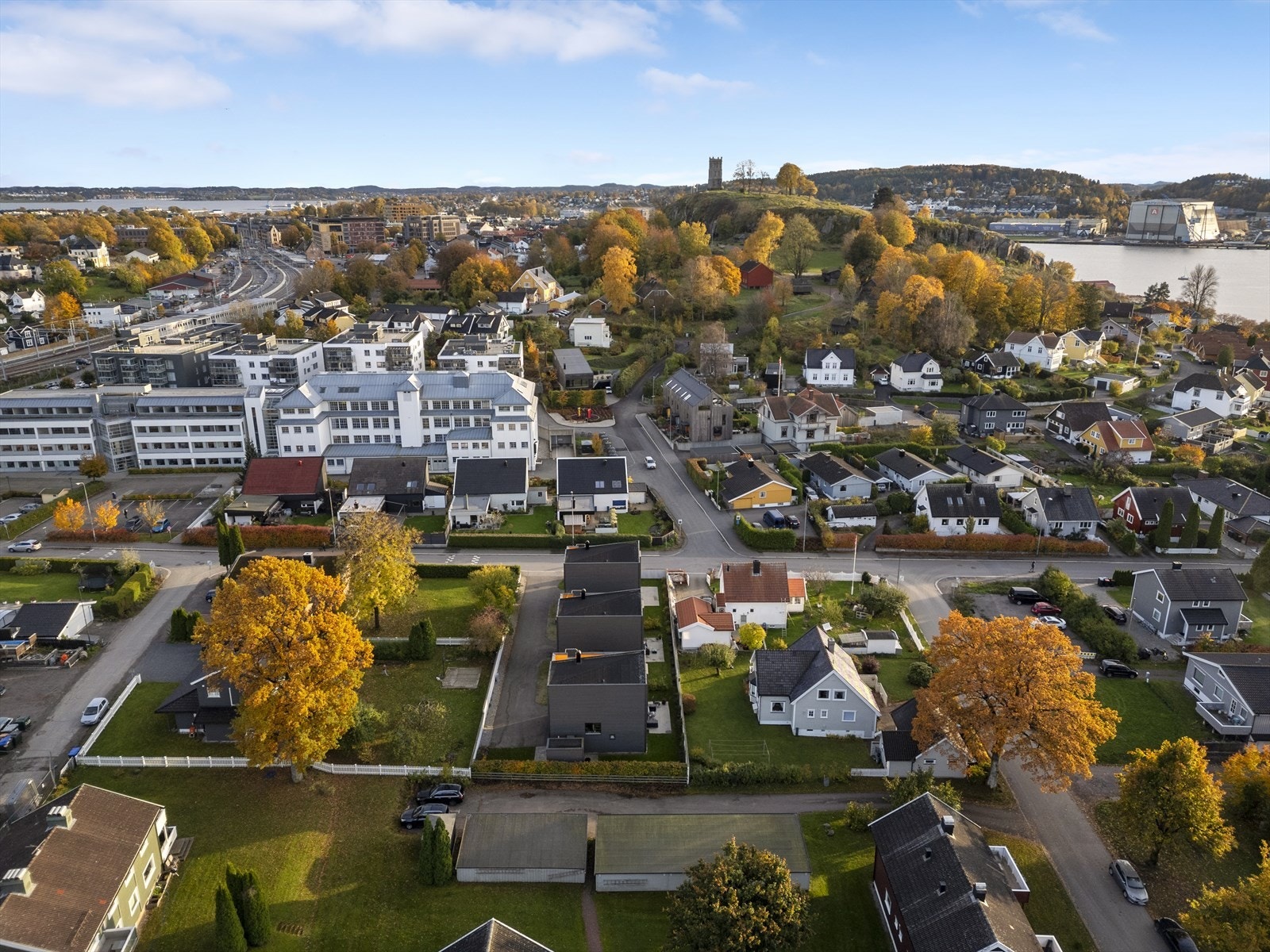 Delikat townhouse med to stuer, tre soverom og fantastisk takterrasse Galleribilde