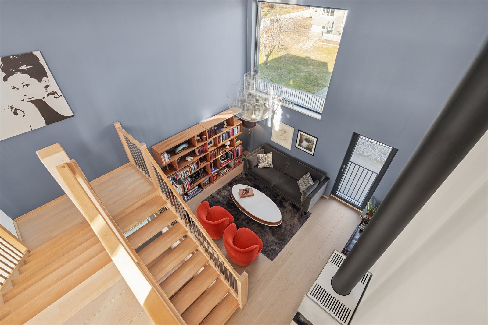 Spennende vindusflater og høy himling Galleribilde