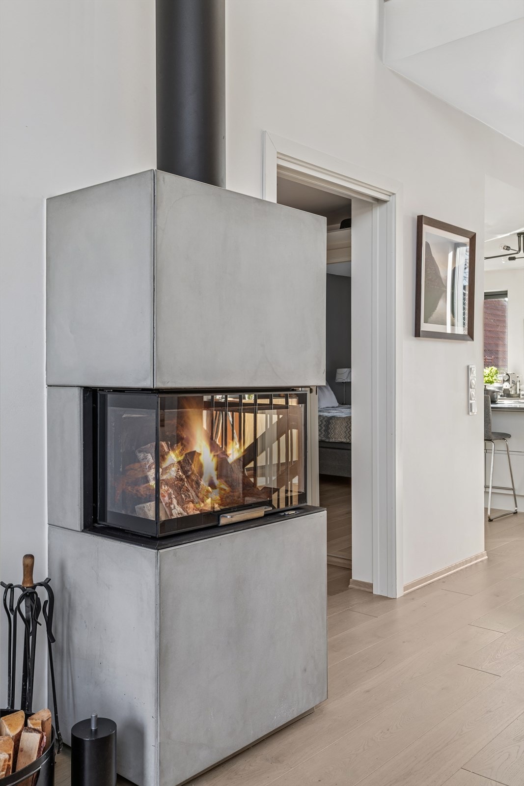 Nydelig peis med isolert stålpipe Galleribilde