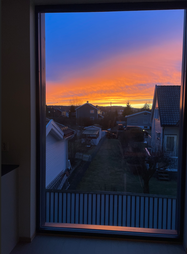 Solnedgangen får man rett inn i spisestuen Galleribilde