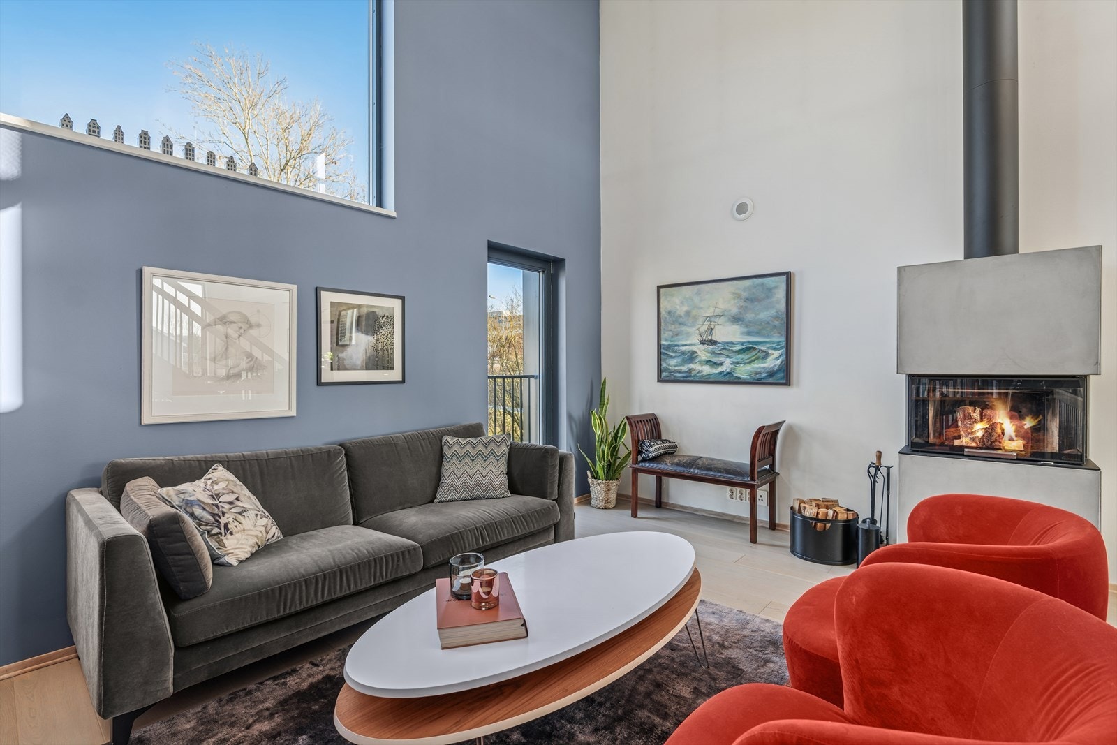 Vinduenes plassering og utforming gir godt med lys - uten innsyn Galleribilde