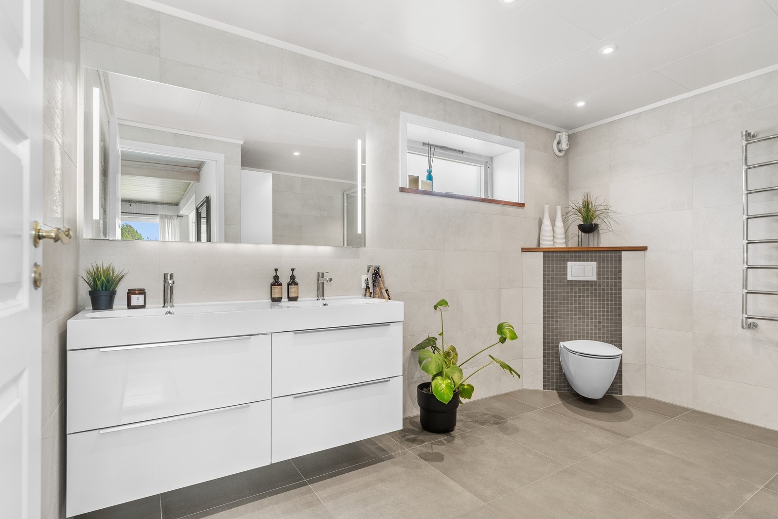 Flislagt bad/ som som ble renovert i 2018 Galleribilde