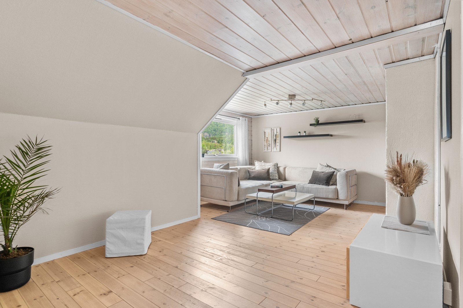 Stor loftstue. Galleribilde