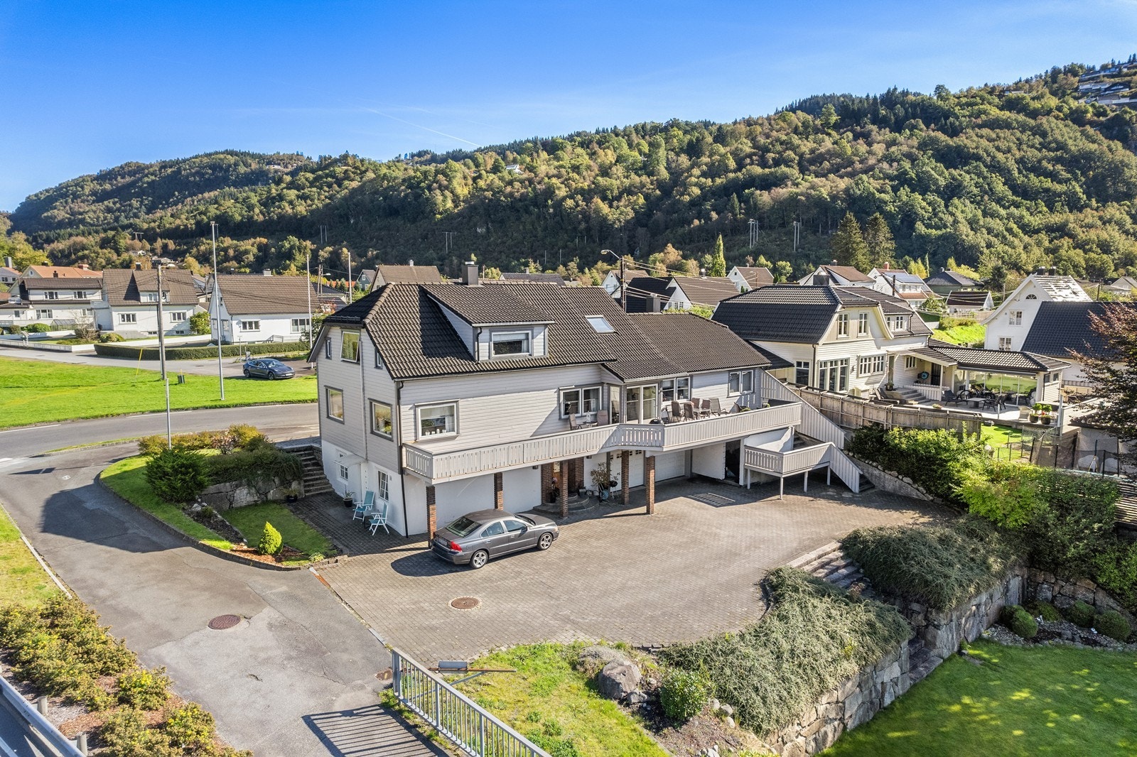 Tomtestørrelse: 1 473 kvm. Galleribilde