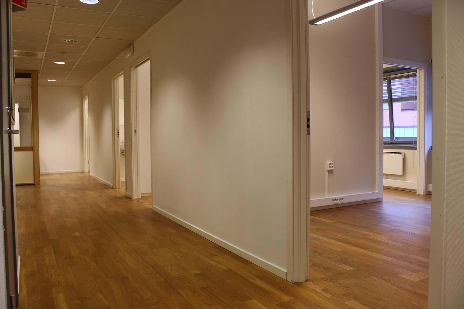 Lyse og innbydende kontorlokaler. Galleribilde