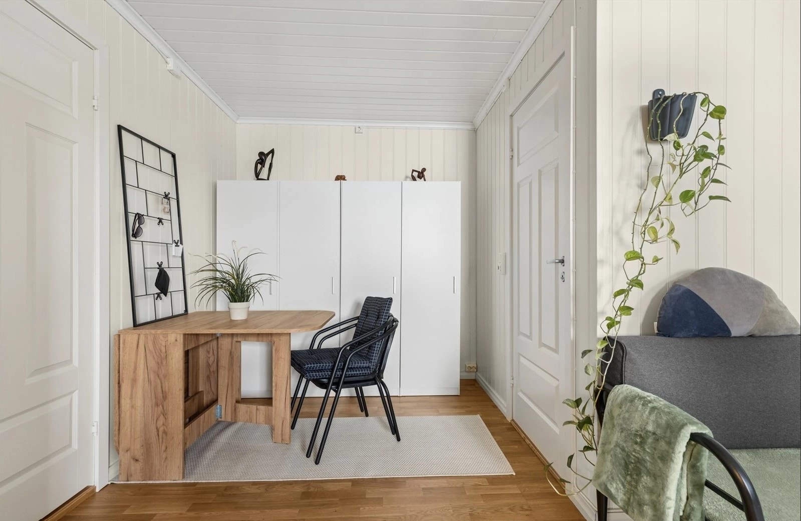 Her finner du adgang til alkoven og badet Galleribilde