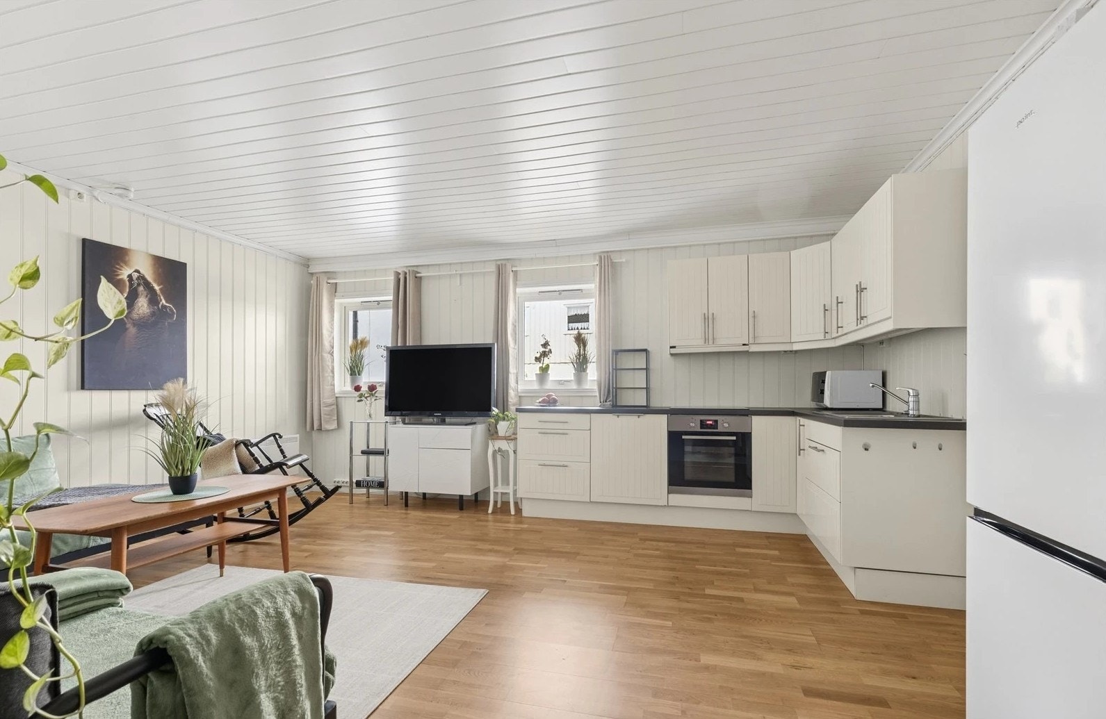 Praktisk åpen kjøkkenløsning Galleribilde