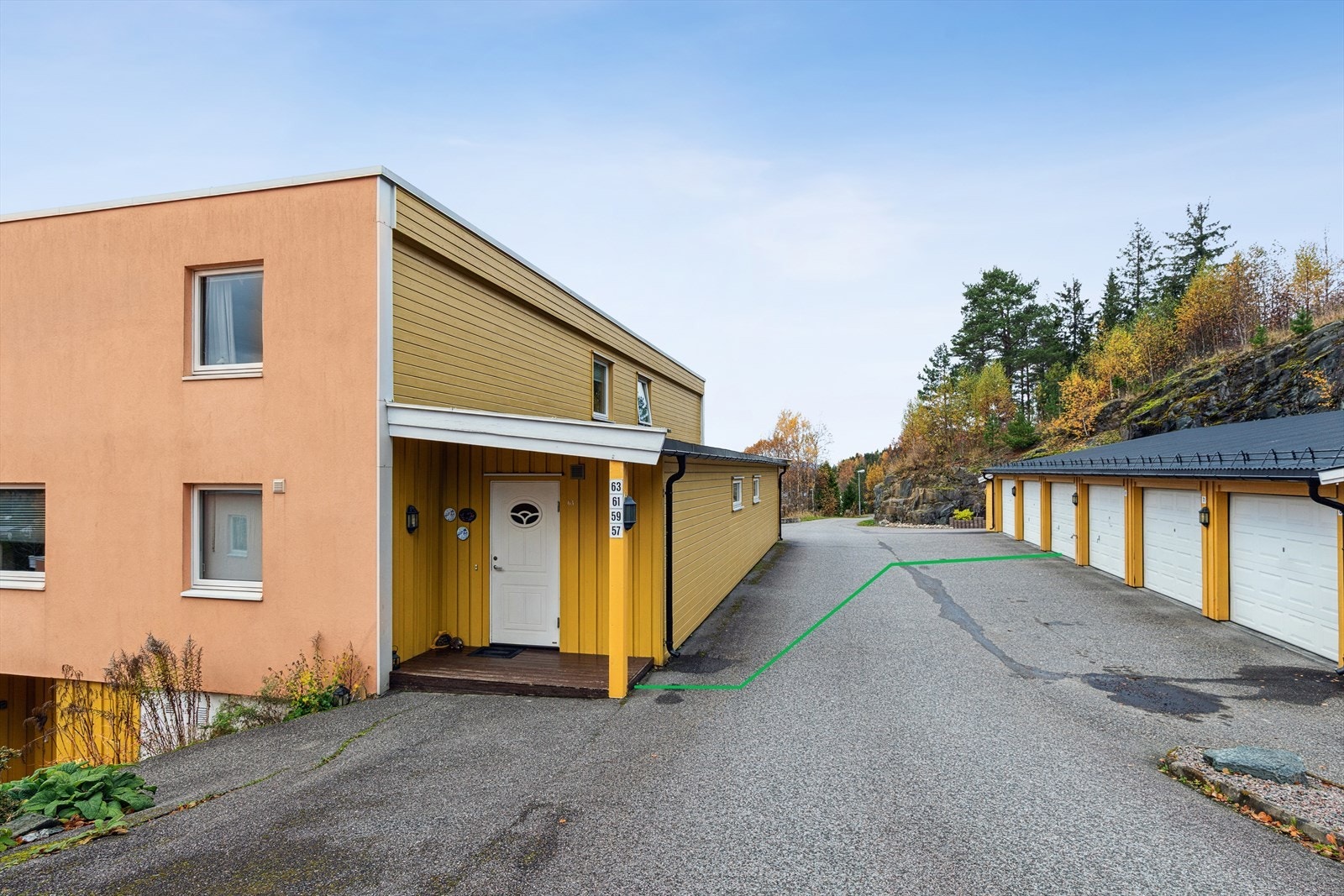 Et stort pluss er nærhet til garasje og den enkle adkomsten. Galleribilde