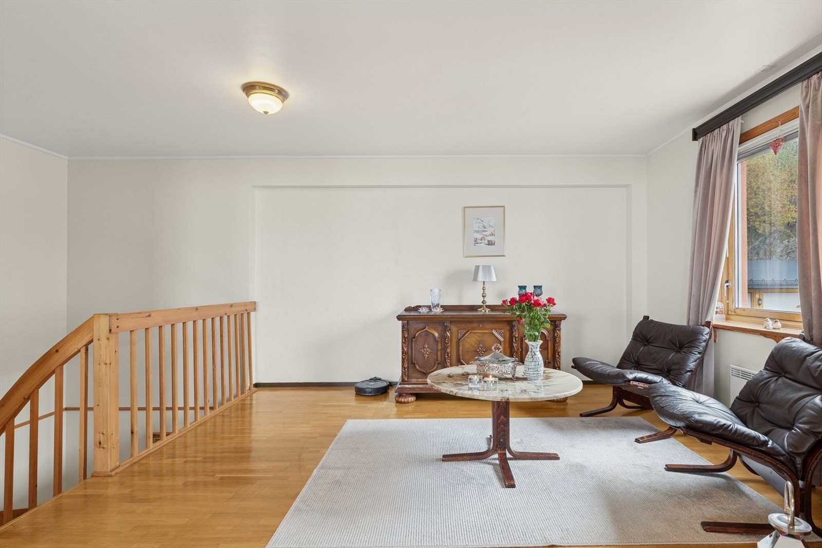 Stuen finner du i leilighetens øverste plan. Galleribilde