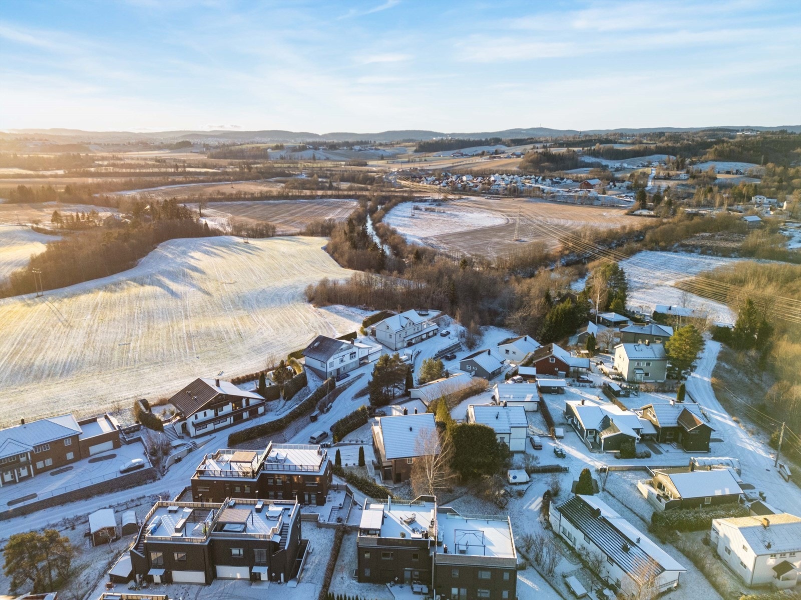 I nærområdet finner du blant annet skoler, barnehager og god offentlig kommunikasjon. Galleribilde