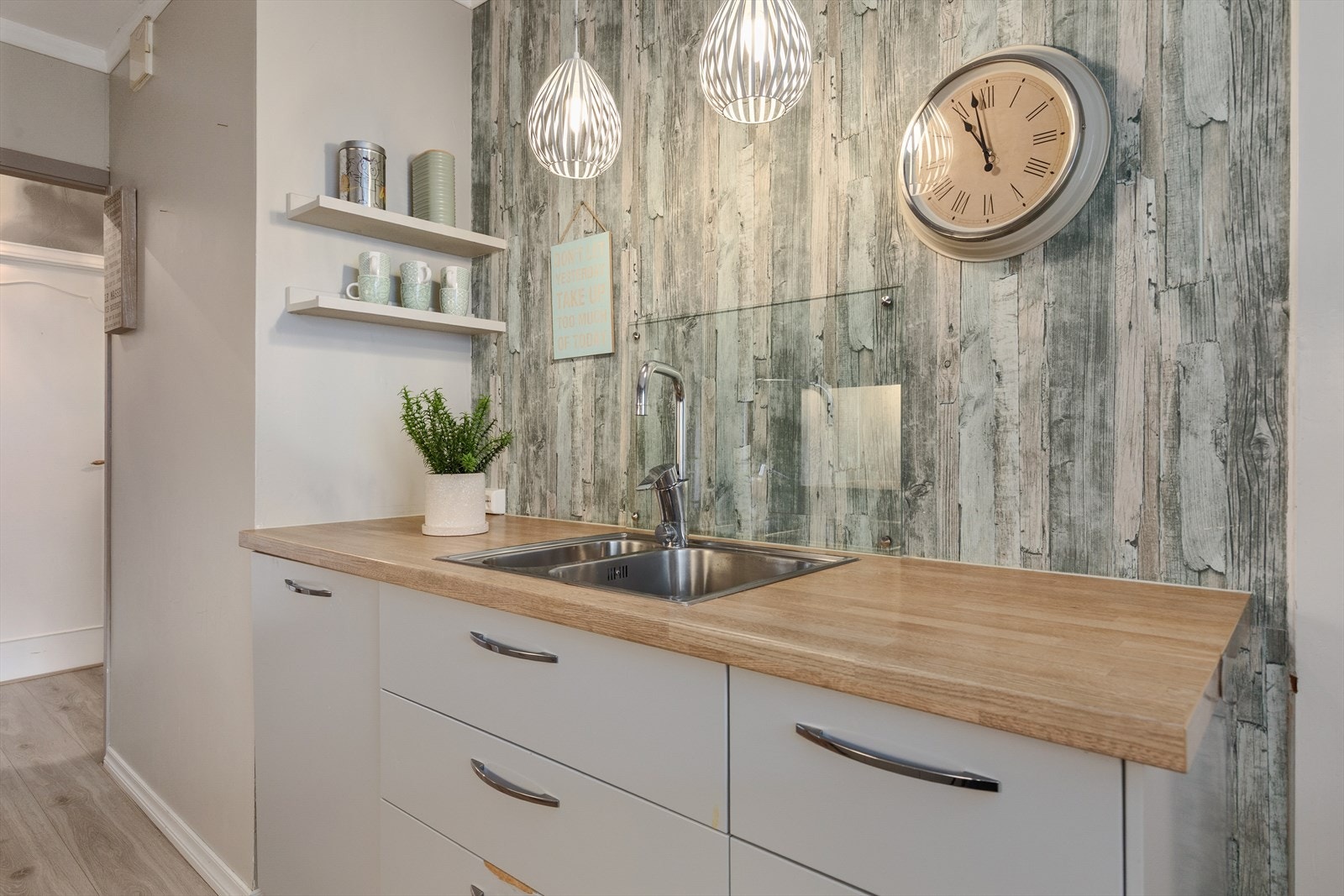 Kjøkken er funksjonelt, og gir mykje plass til deg som likar å bake og lage mat. Galleribilde