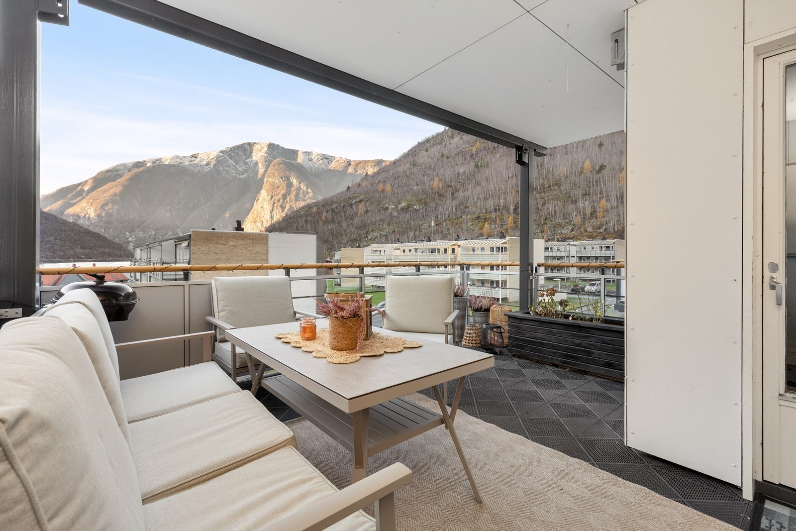 Den fine plasseringa gir god utsikt, samt fine solforhold. Galleribilde