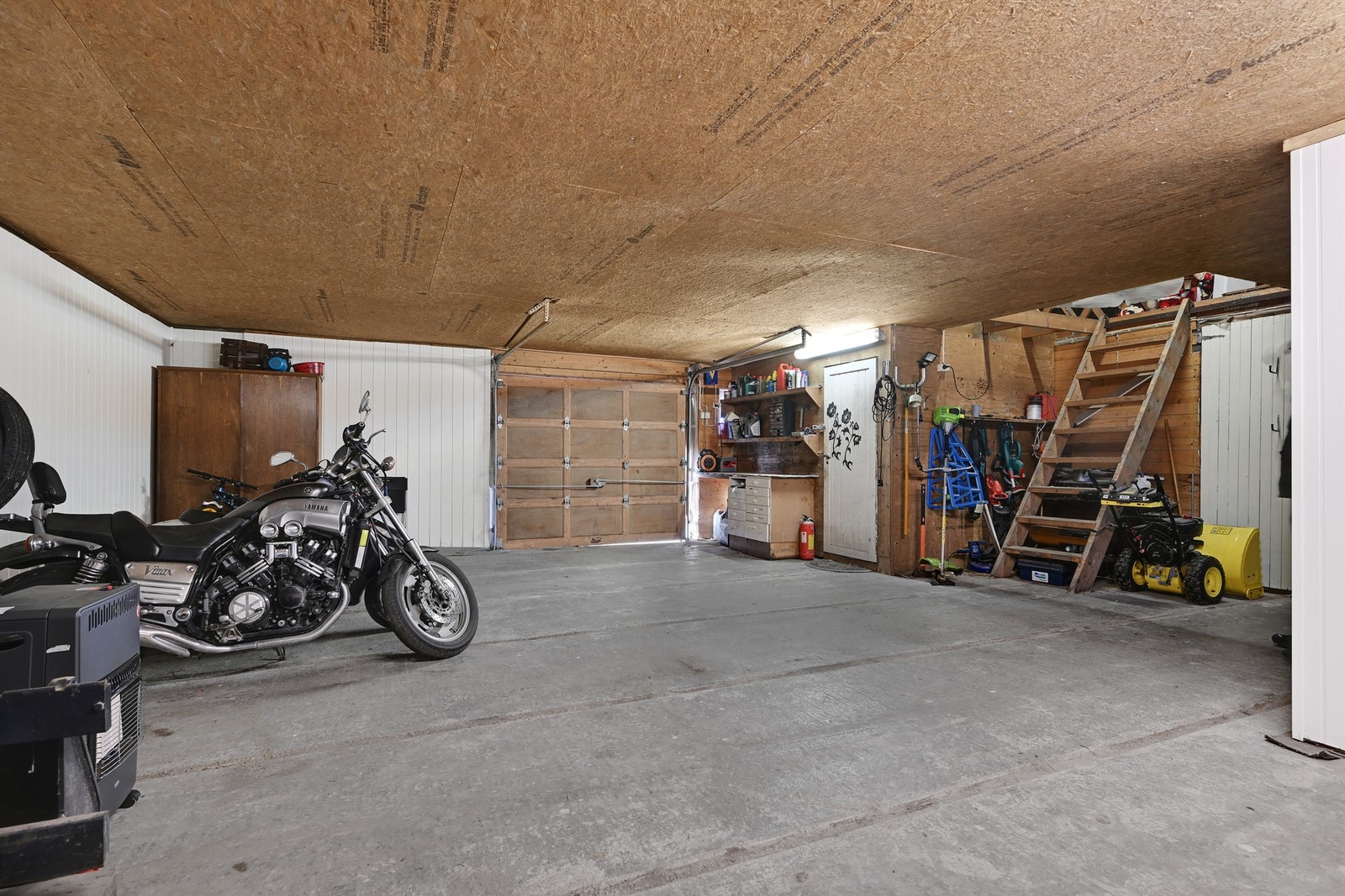 Verksted i stallen Galleribilde