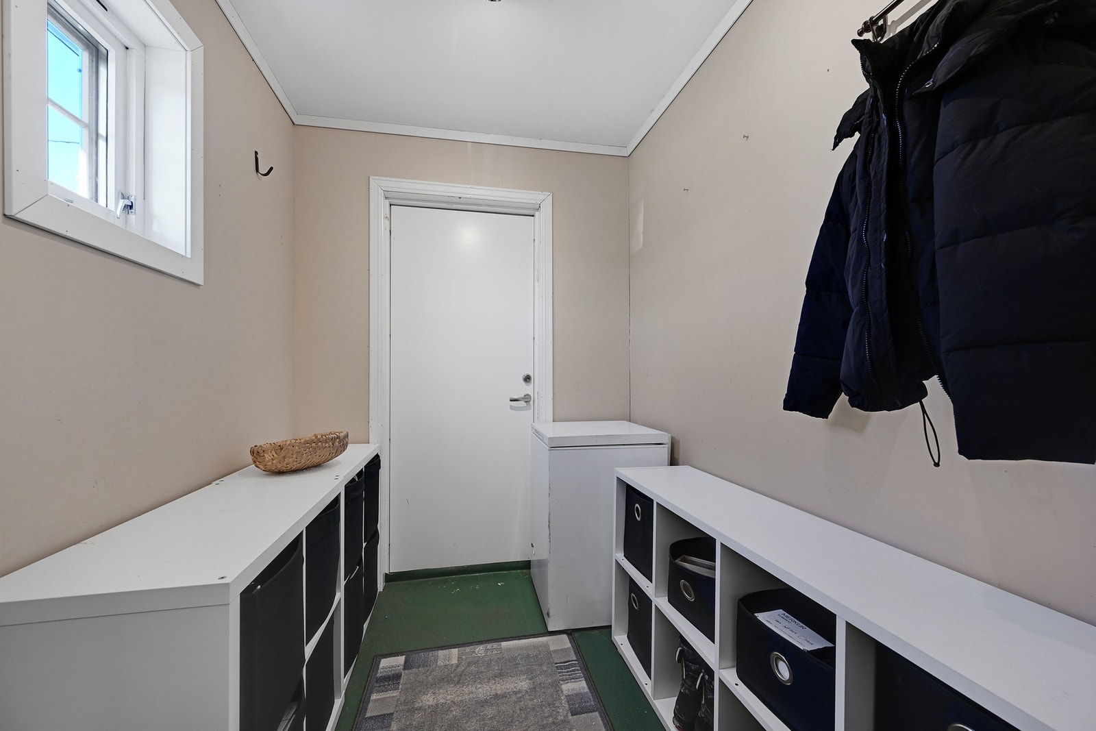 Egen gang 1. etasje med egen utgang Galleribilde