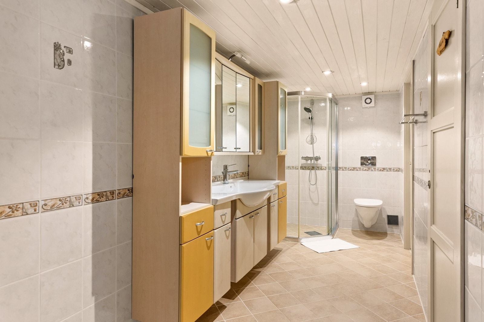 Flislagt bad i u.etg. Galleribilde