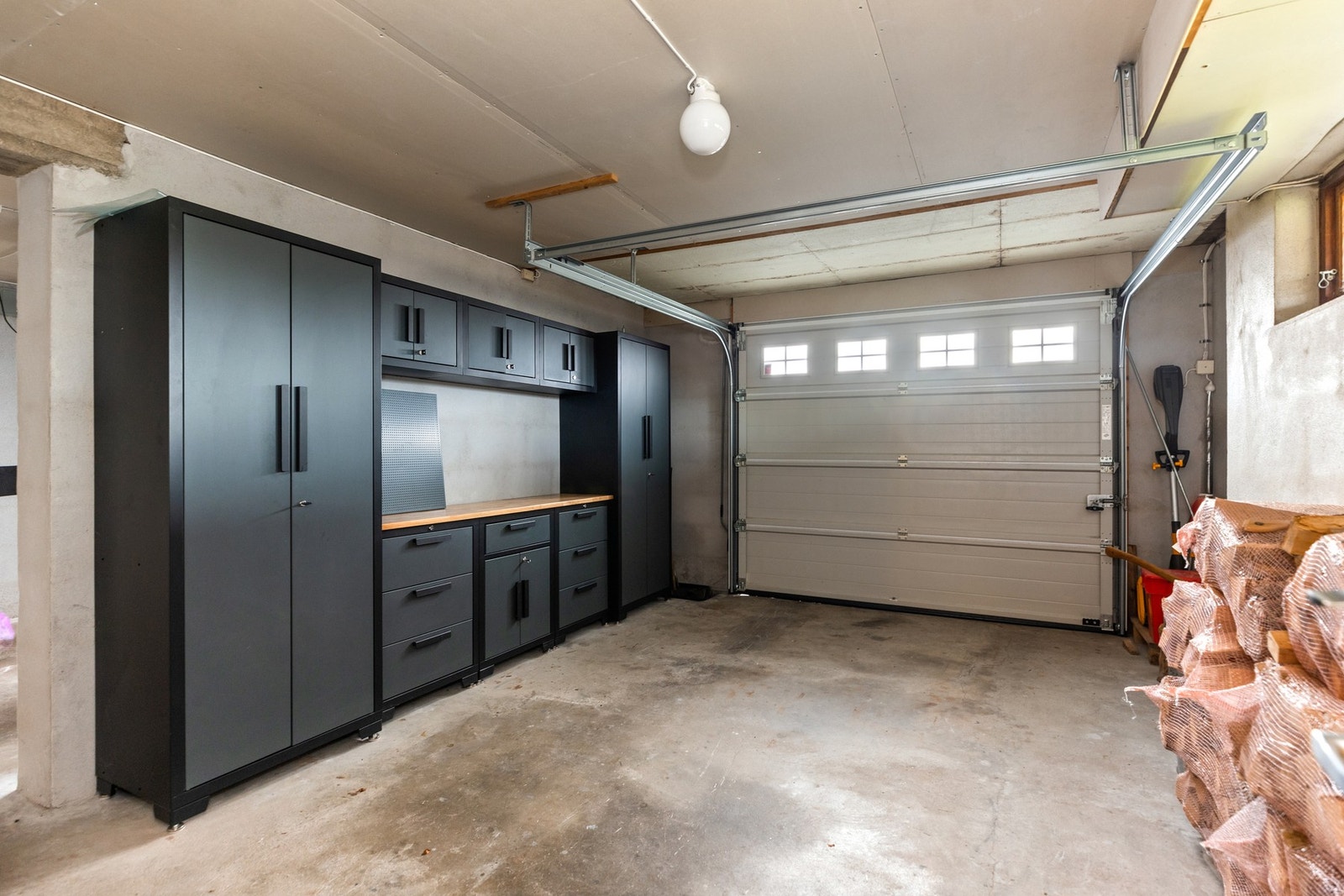 Deler av garasjen i u.etg. Galleribilde