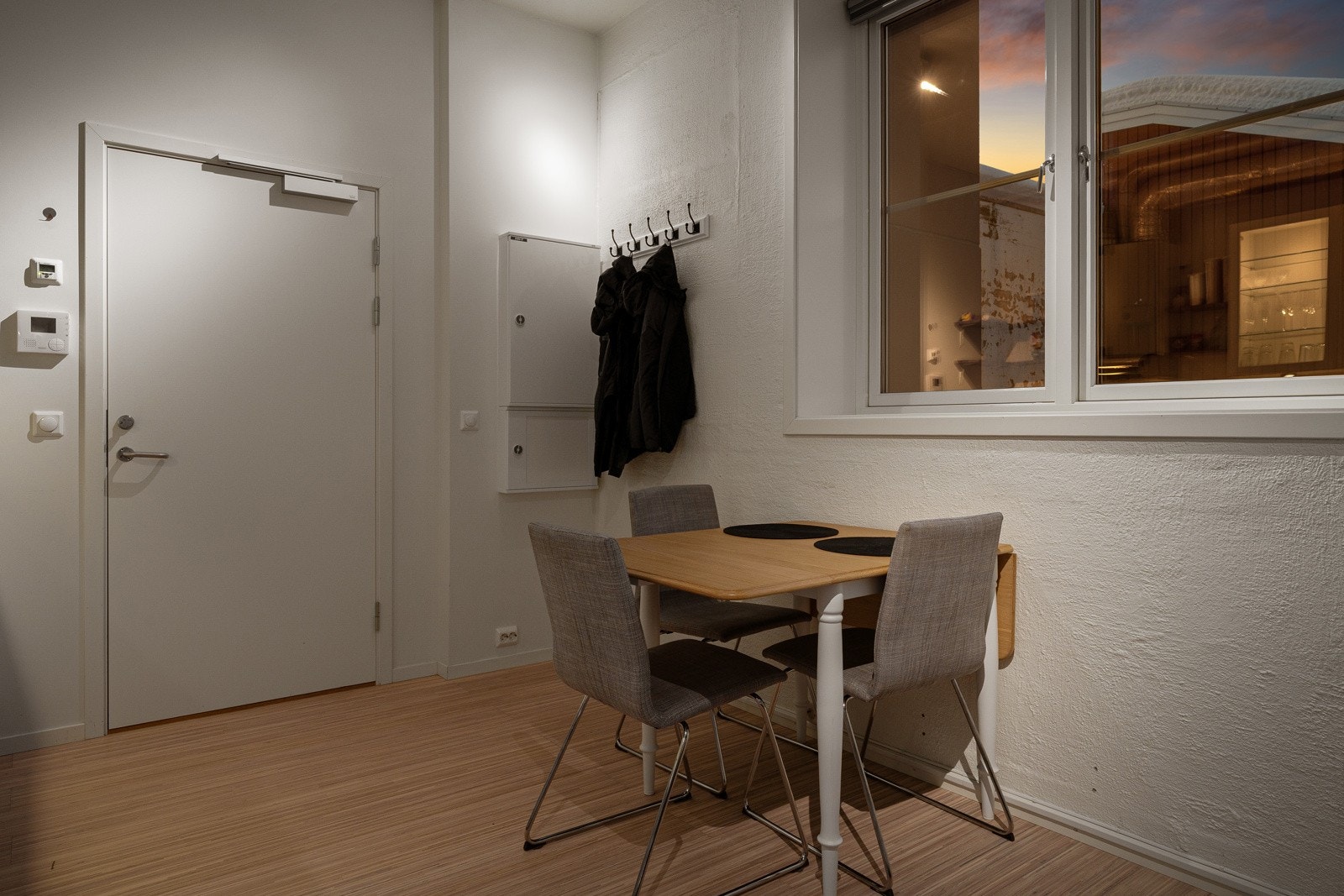 God plass til spisebord mellom stue/kjøkken.