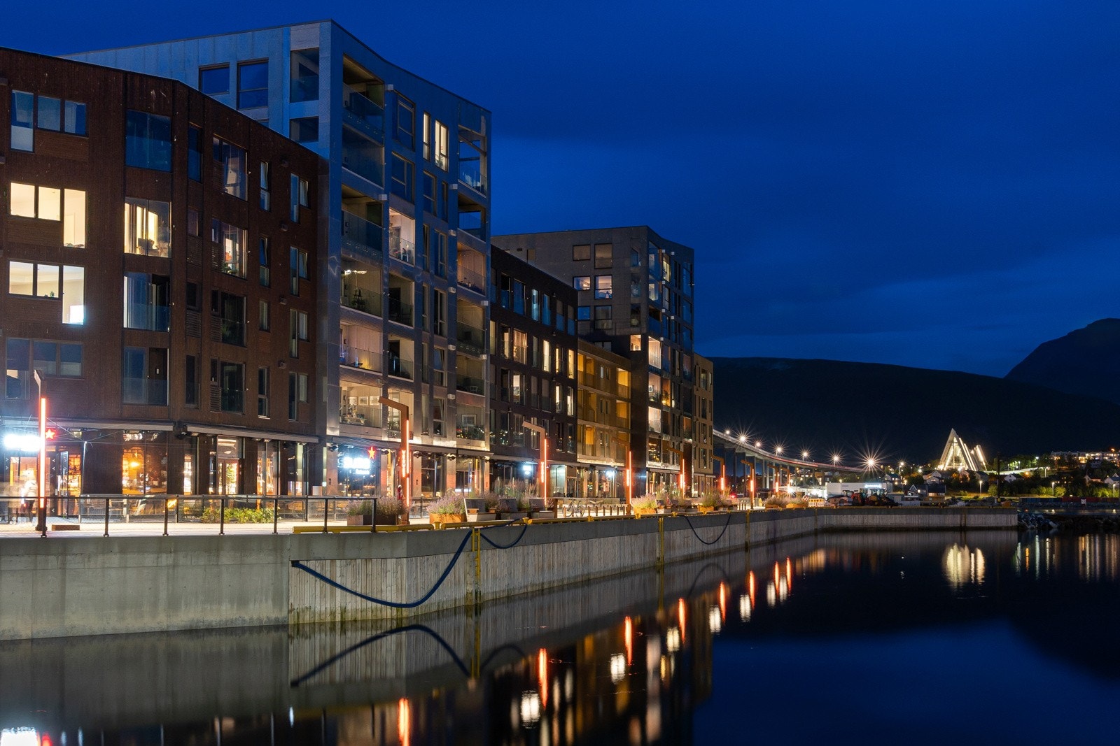 Vervet ligger et steinkast unna med flere restauranter, bakeri og fantastiske promenader.