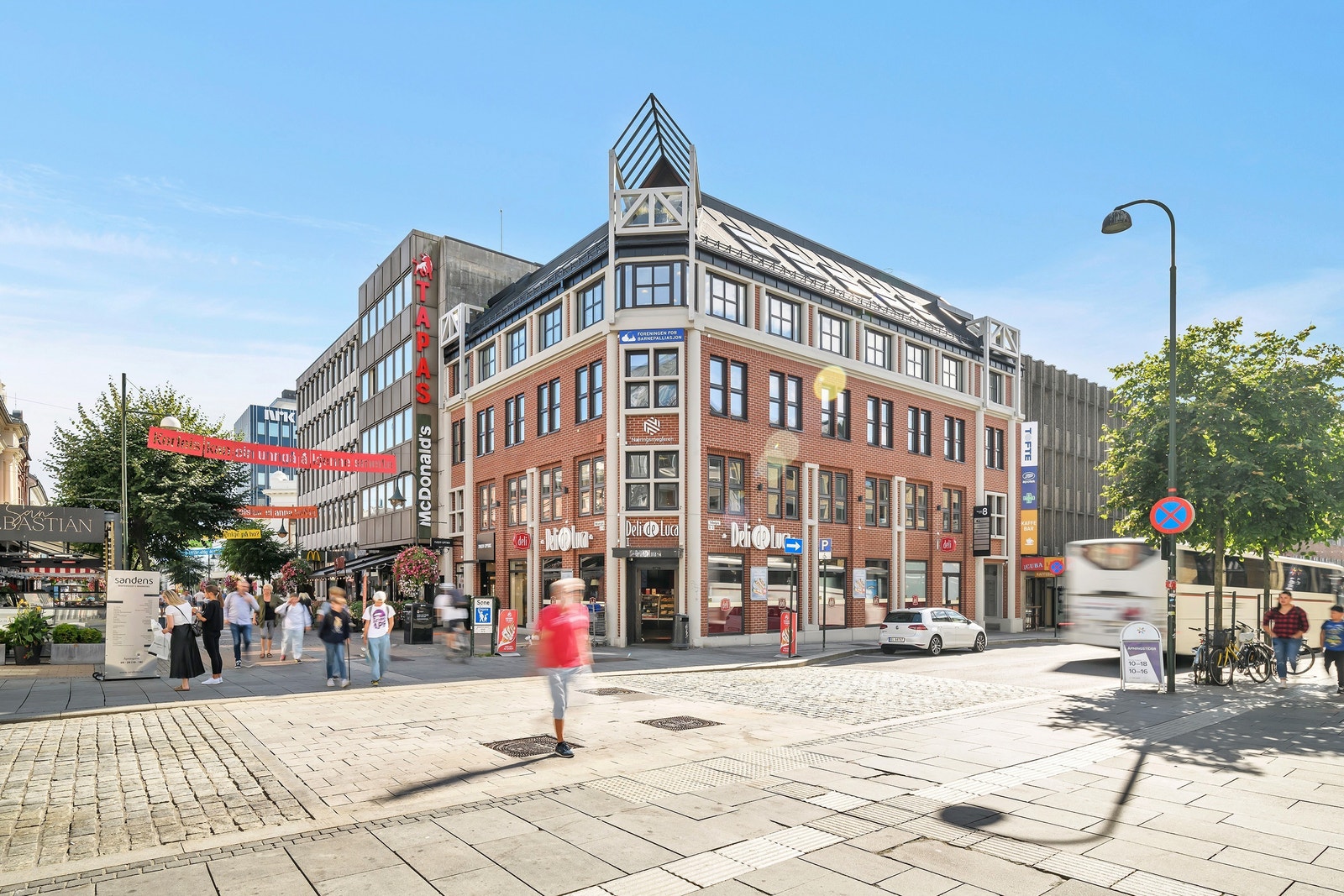 Flott fasade med god eksponering mot Markens Gate Galleribilde