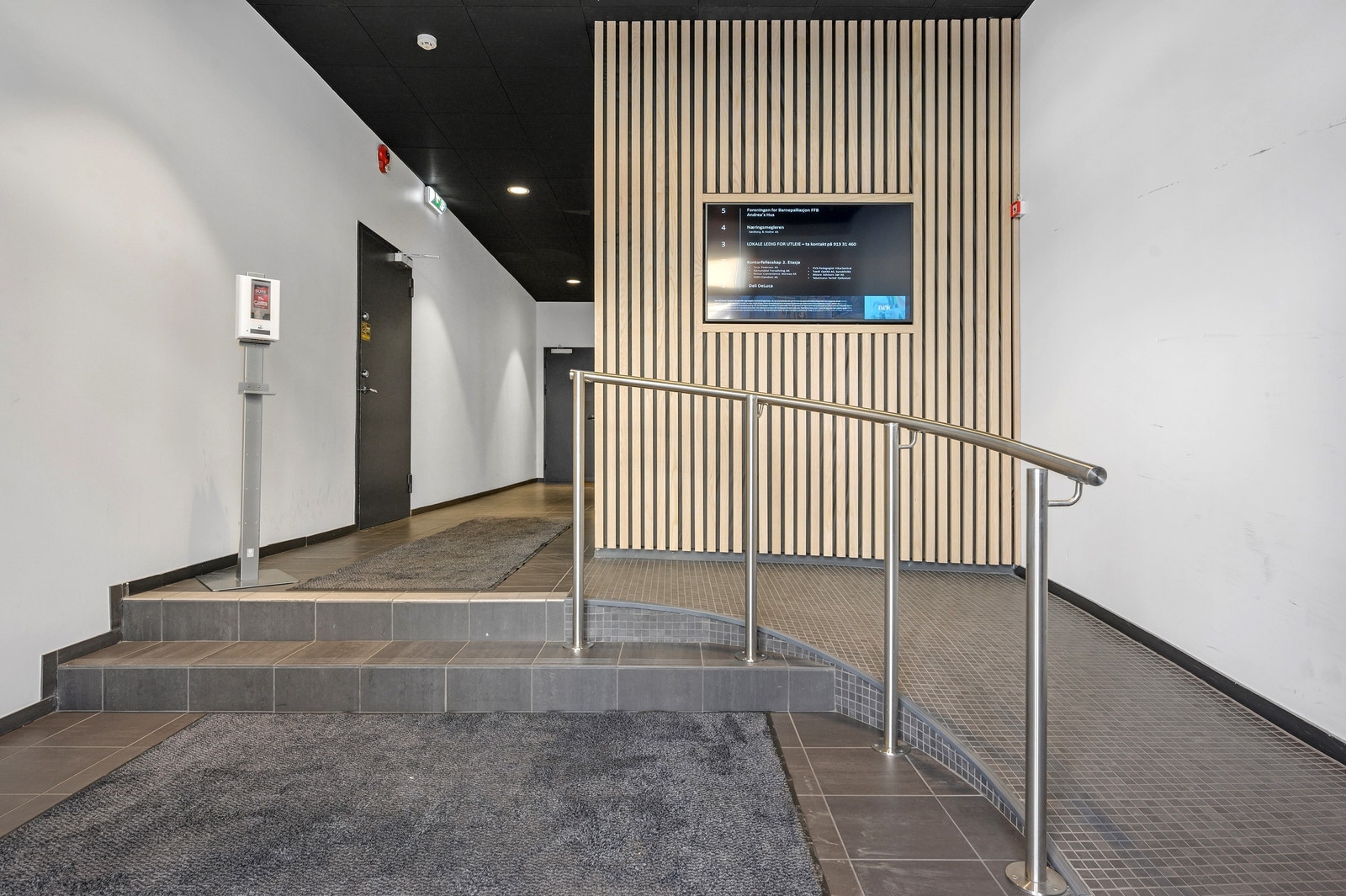 Flott inngangsparti med profilering på skjerm Galleribilde