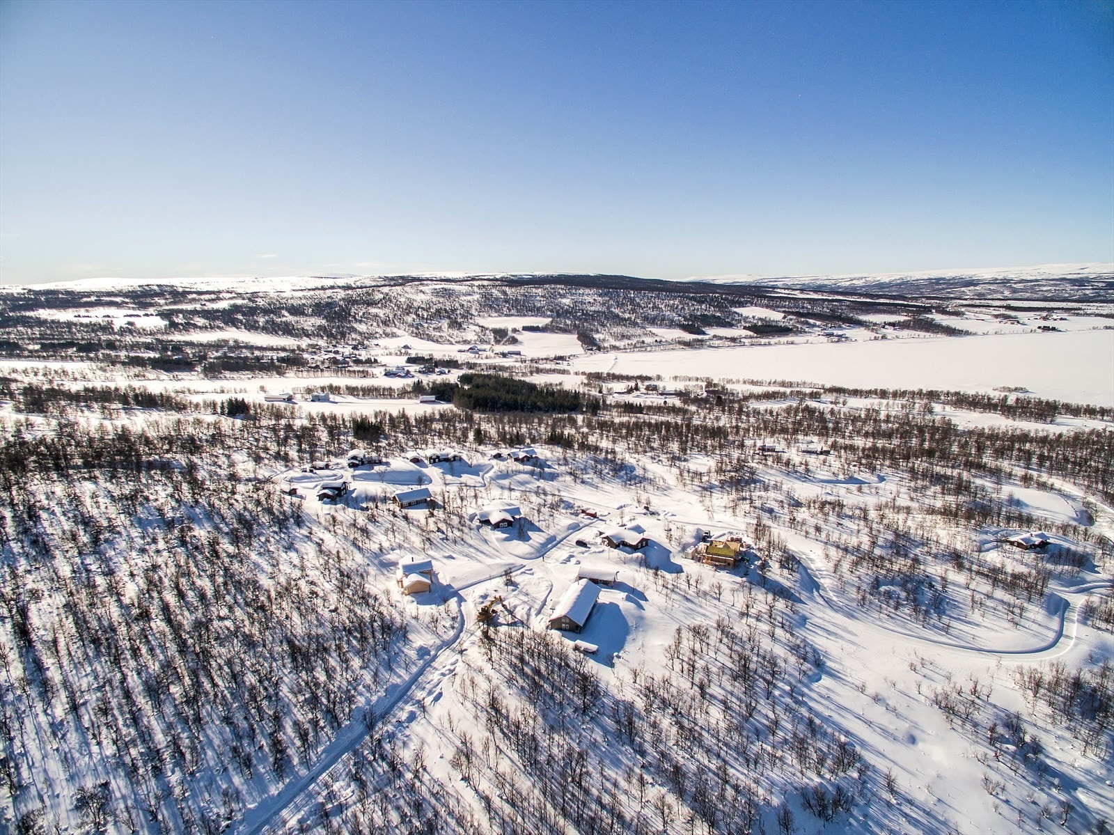 Snaufjellet er kun ca 20 min med ski fra hytten, samt skiløypene blir kjørt opp fra like utenfor hyttefeltet og går helt til Røros sine fantastiske løypenett Galleribilde