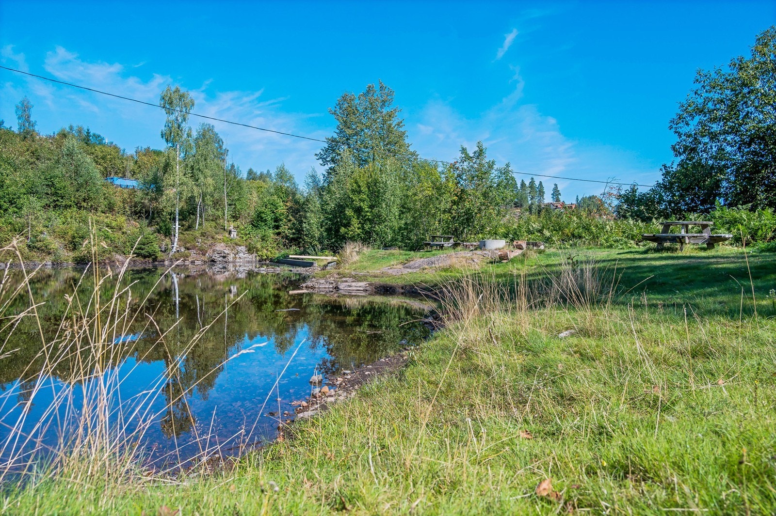 Hyggelig nærområde, med blant annet en badedam ved skisenteret Galleribilde