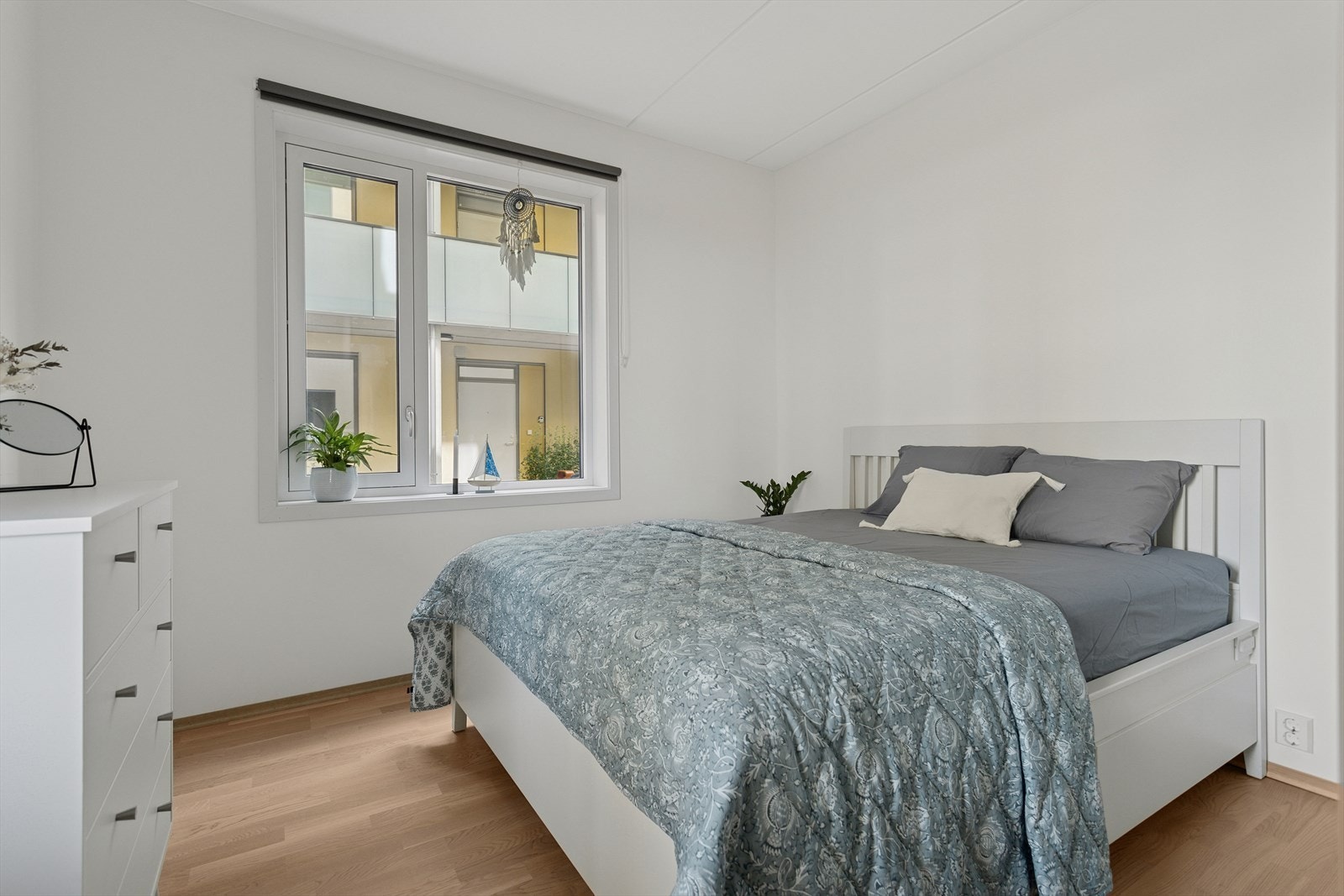 Leiligheten er gjennomgående og deler kun vegg med en annen leilighet. Galleribilde