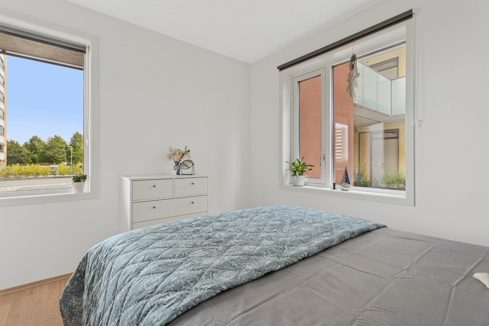 Det største soverommet nyter godt av et ekstra vindu på endeveggen. Galleribilde