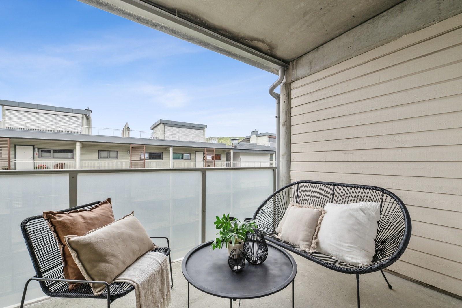 Her kan du nyte ettermiddagssolen i rolige og skjermede omgivelser - en perfekt plass for avslapning og hyggelige stunder. Galleribilde