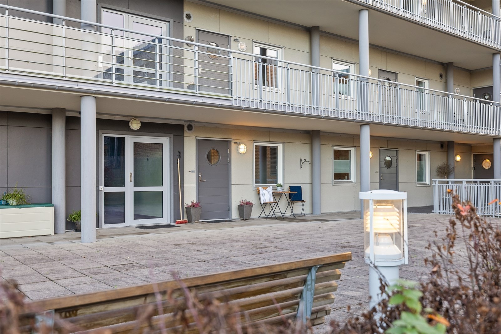 Det er heis fra parkeringskjelleren og opp til 2 etasje. Galleribilde