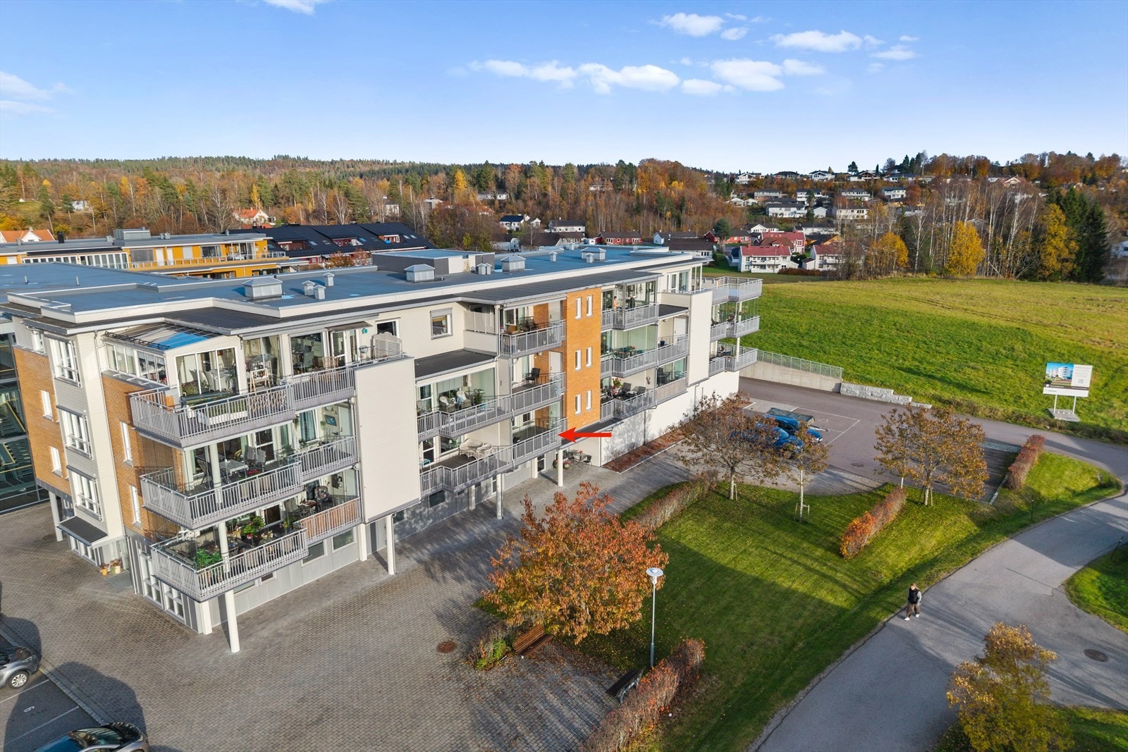 Det er også kort vei til barnehager og skoler, noe som gjør området svært familievennlig. Galleribilde