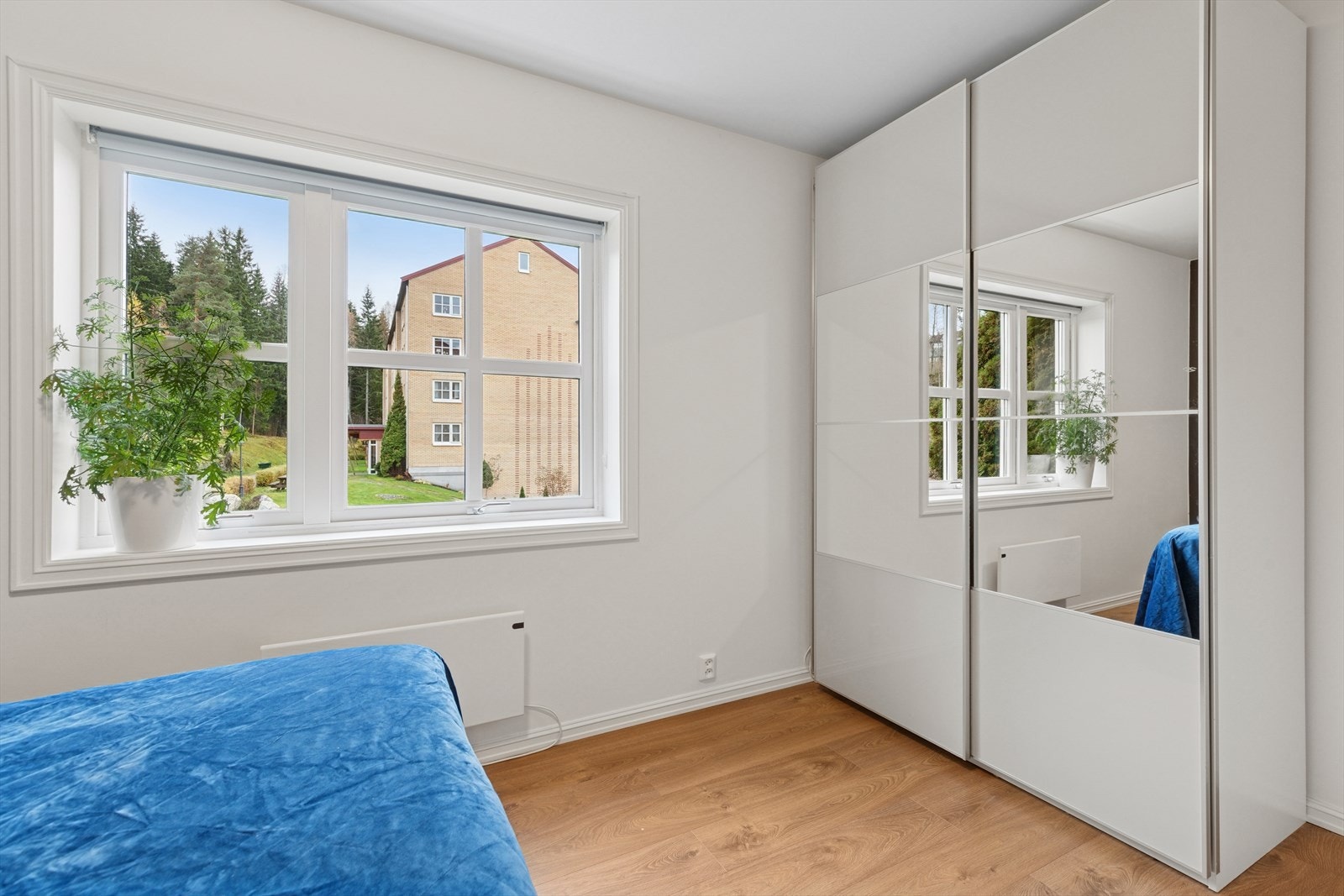 Hovedsoverommet har vindu på endeveggen. Galleribilde