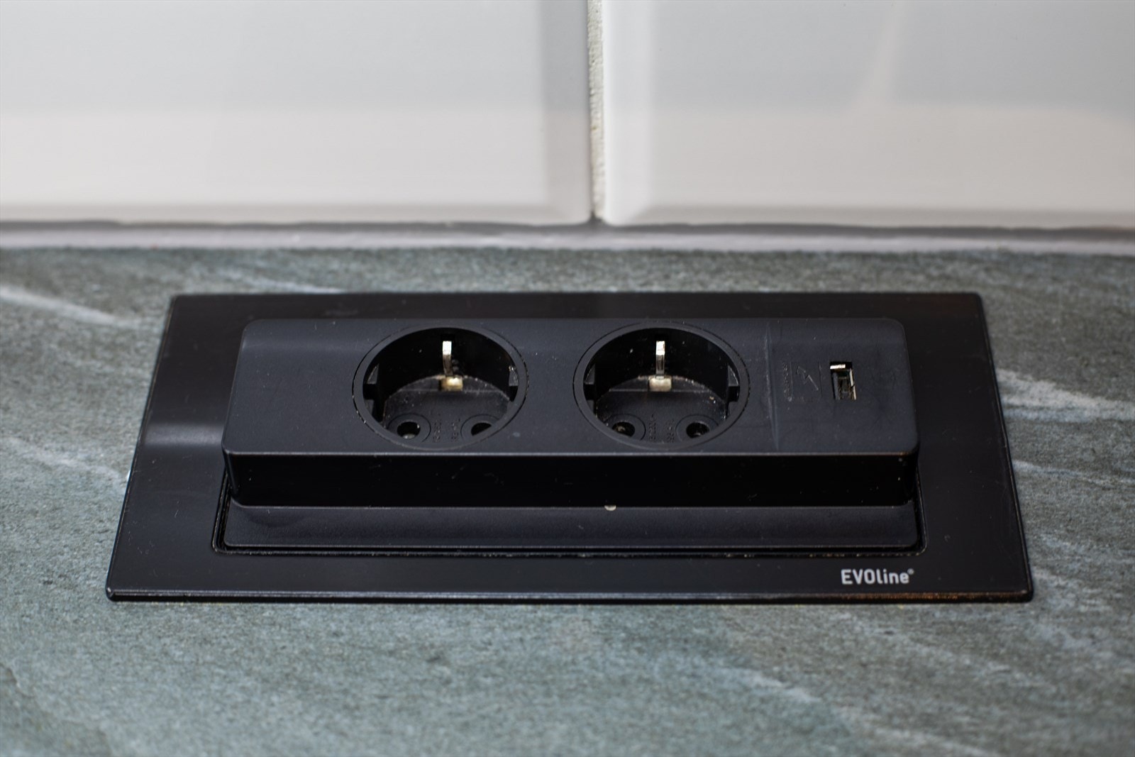 Pop-up stikkontakt. Galleribilde