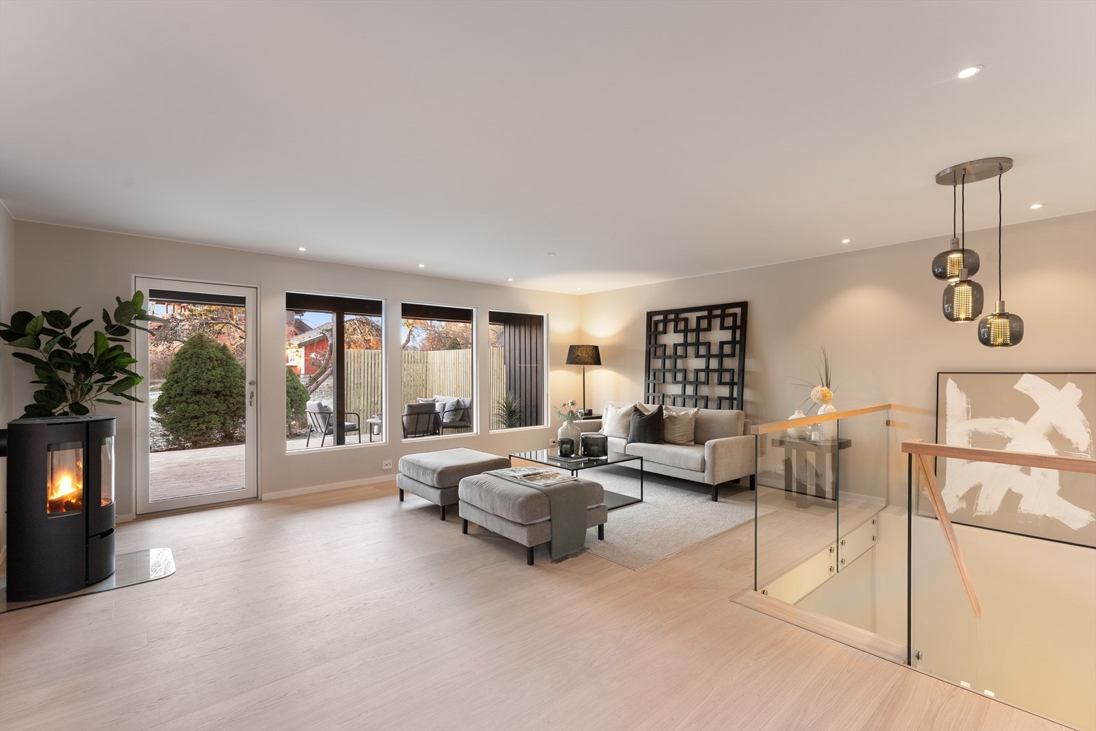 Her oppleves det lyst og luftig, med store vindusflater som slipper inn rikelig med naturlig lys. Galleribilde