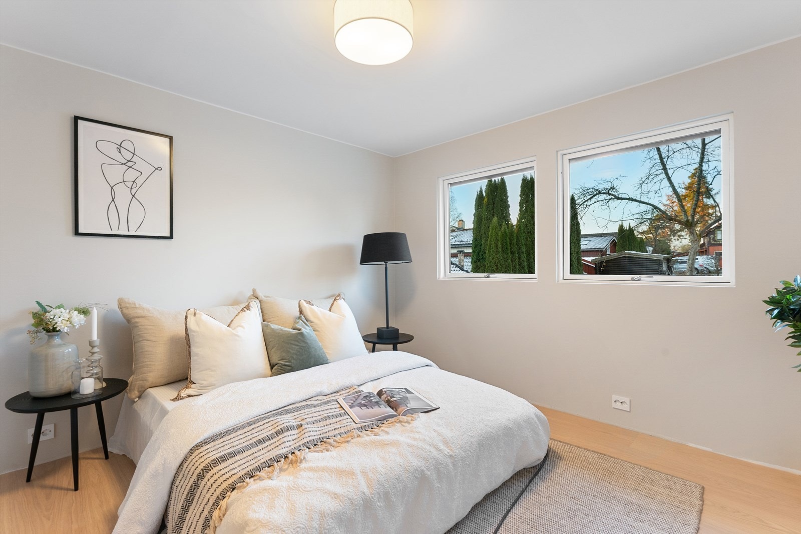 Hovedsoverom av god størrelse med plass til dobbeltseng med tilhørende møblement. Galleribilde