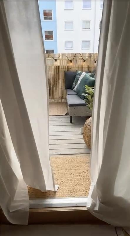 Utgang til balkong fra stuen. Se vedlagt video Galleribilde