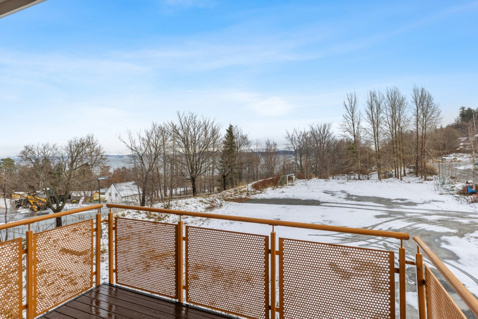 Fra boligen har du barnehage, barneskole og ungdomsskole i kort gangavstand Galleribilde