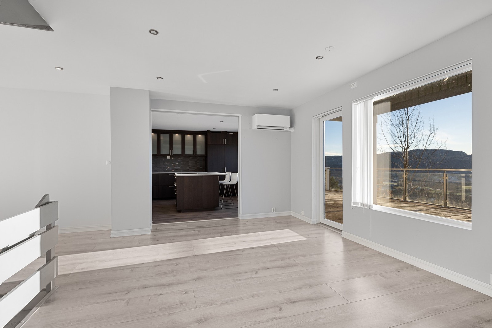 Fra stuen er det adkomst til kjøkkenet. Galleribilde