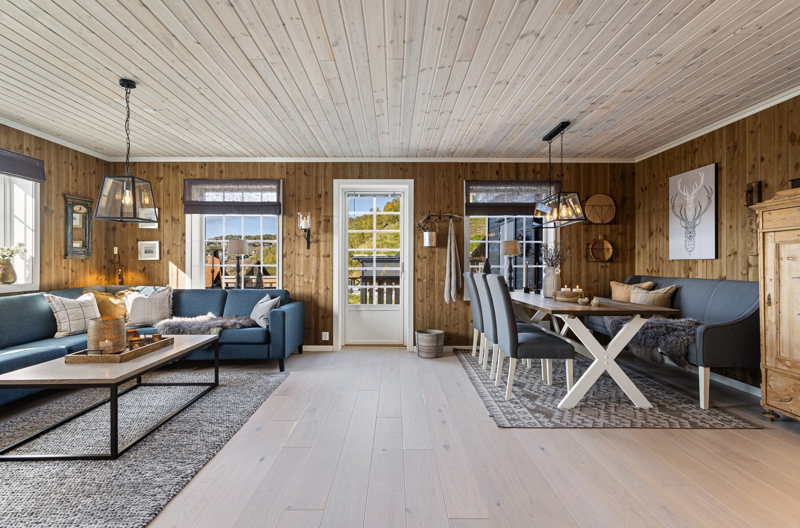 En gjennomført stil med tidløse materialvalg Galleribilde