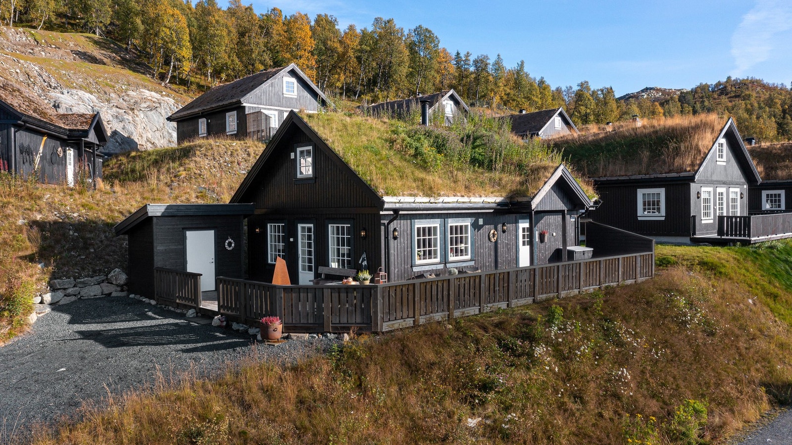 PrivatMegleren har nå gleden av å presentere Holtarvegen 311 - Familiehytte beliggende i en blindgate i de øverste nivåer, med eventyrlig utsikt og gode solforhold! Foto: Tor Helge Thorsen Galleribilde