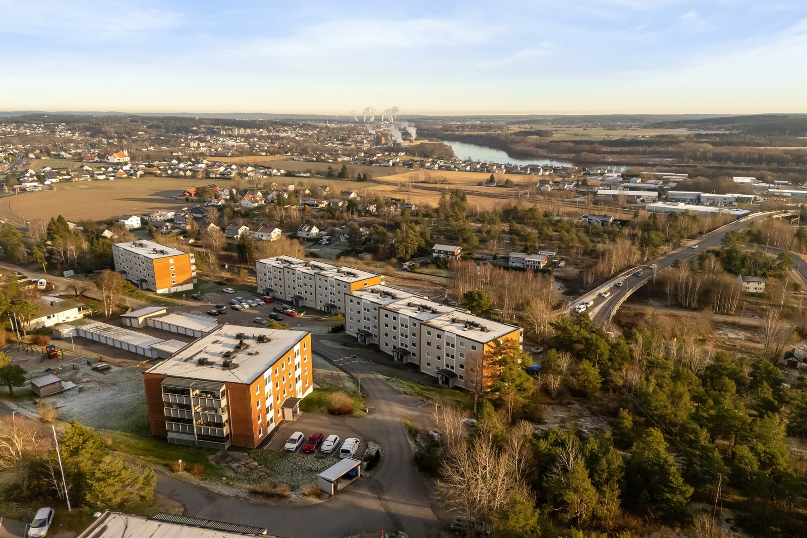 Gullskåret Borettslag ligger sentralt plassert på Rolvsøy, like mellom Sarpsborg og Fredrikstad. Galleribilde