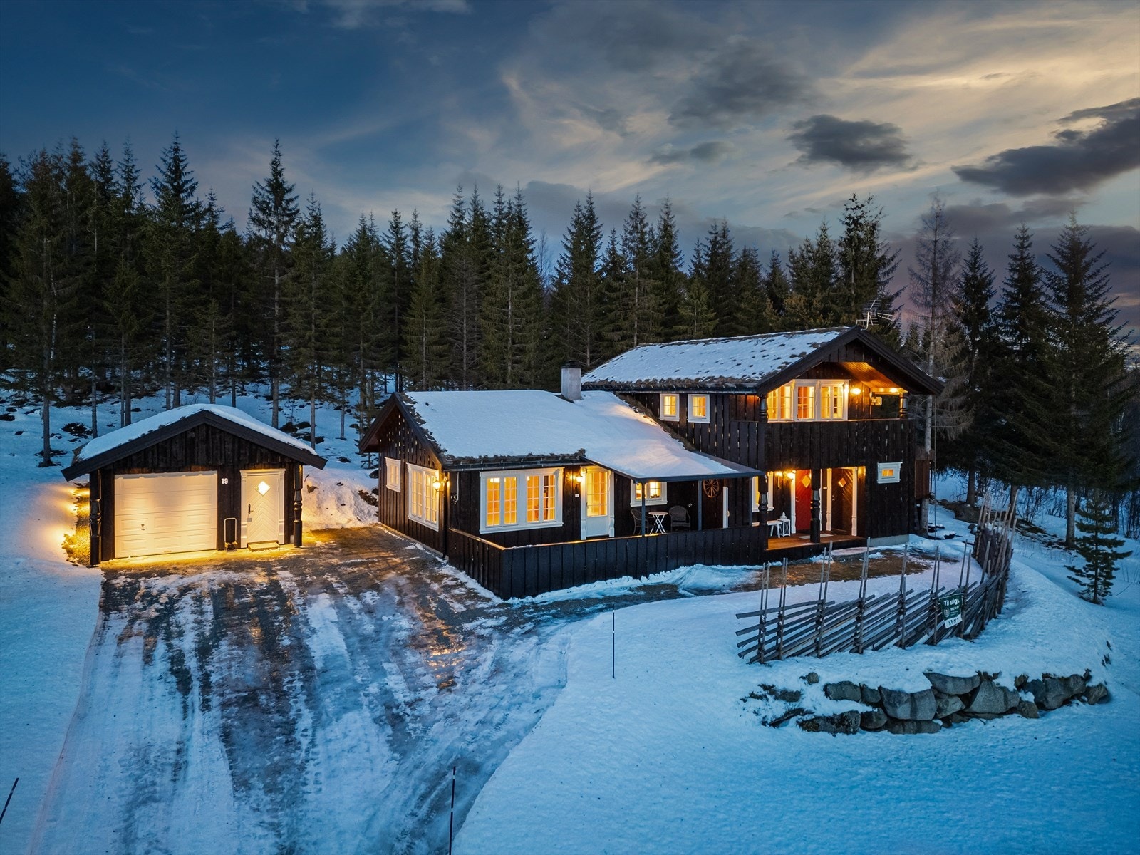 Velkommen til Pøtvegen 19 - en sjarmerende hytte med naturskjønn beliggenhet. Galleribilde