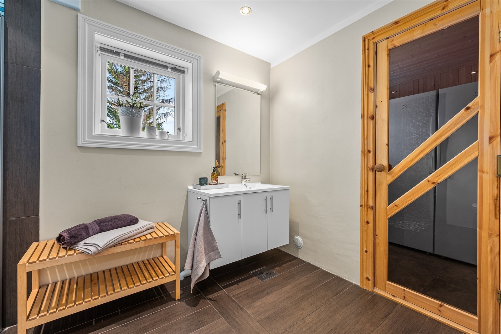 Badet i første etasje er tilknyttet en badstue. Galleribilde